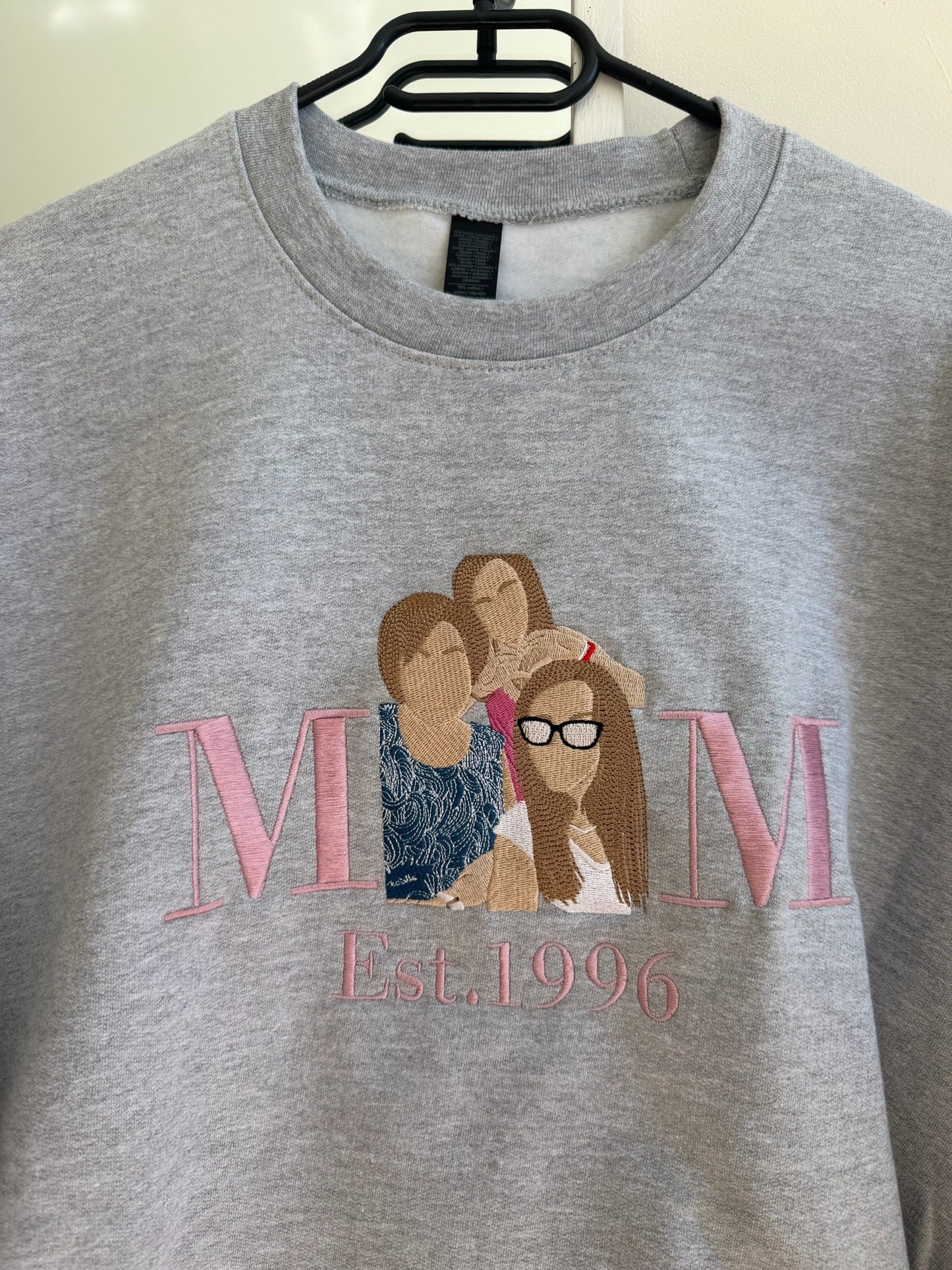 MOM lettering photo embroidery