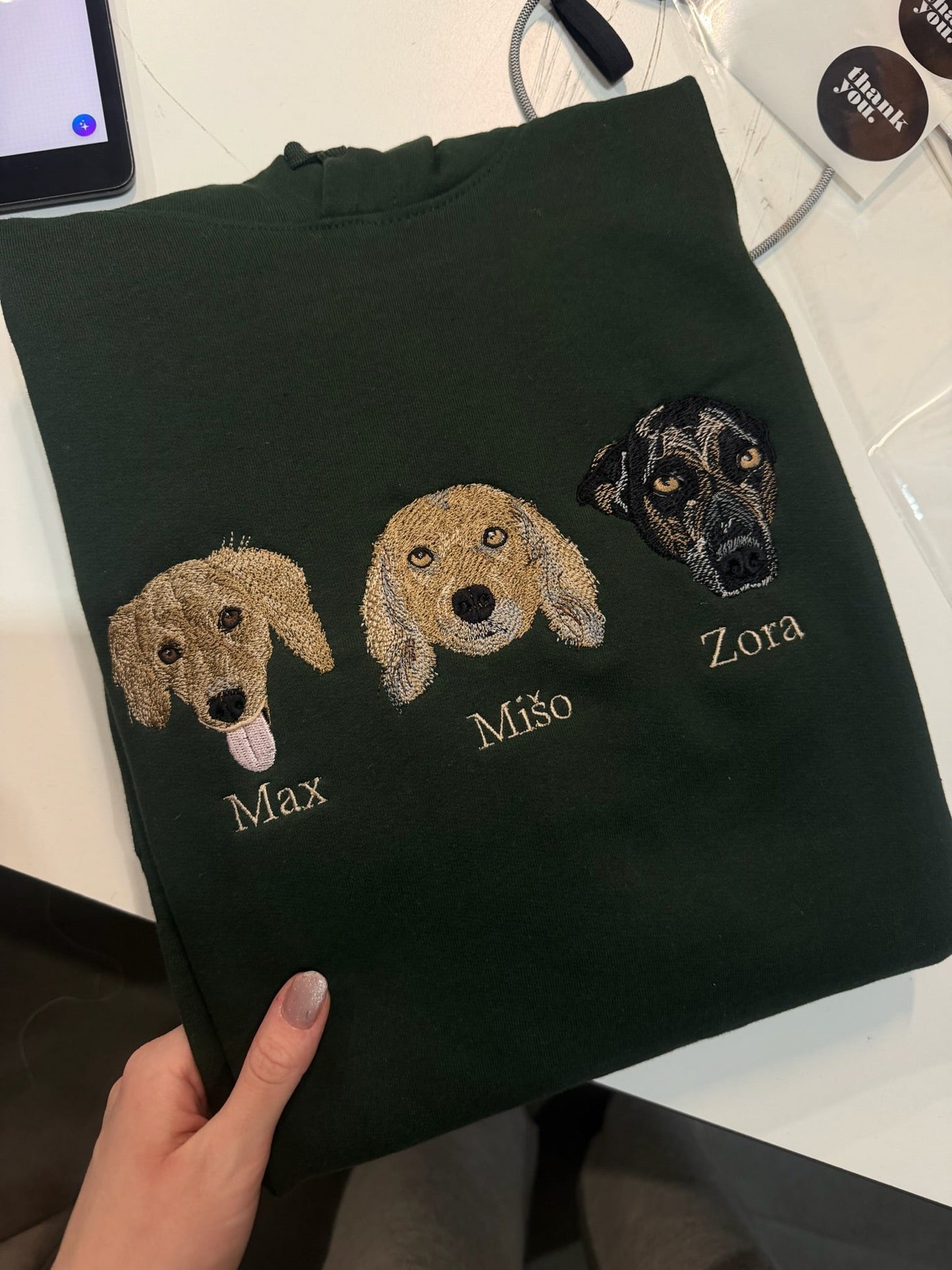 Dog portraits embroidery with names