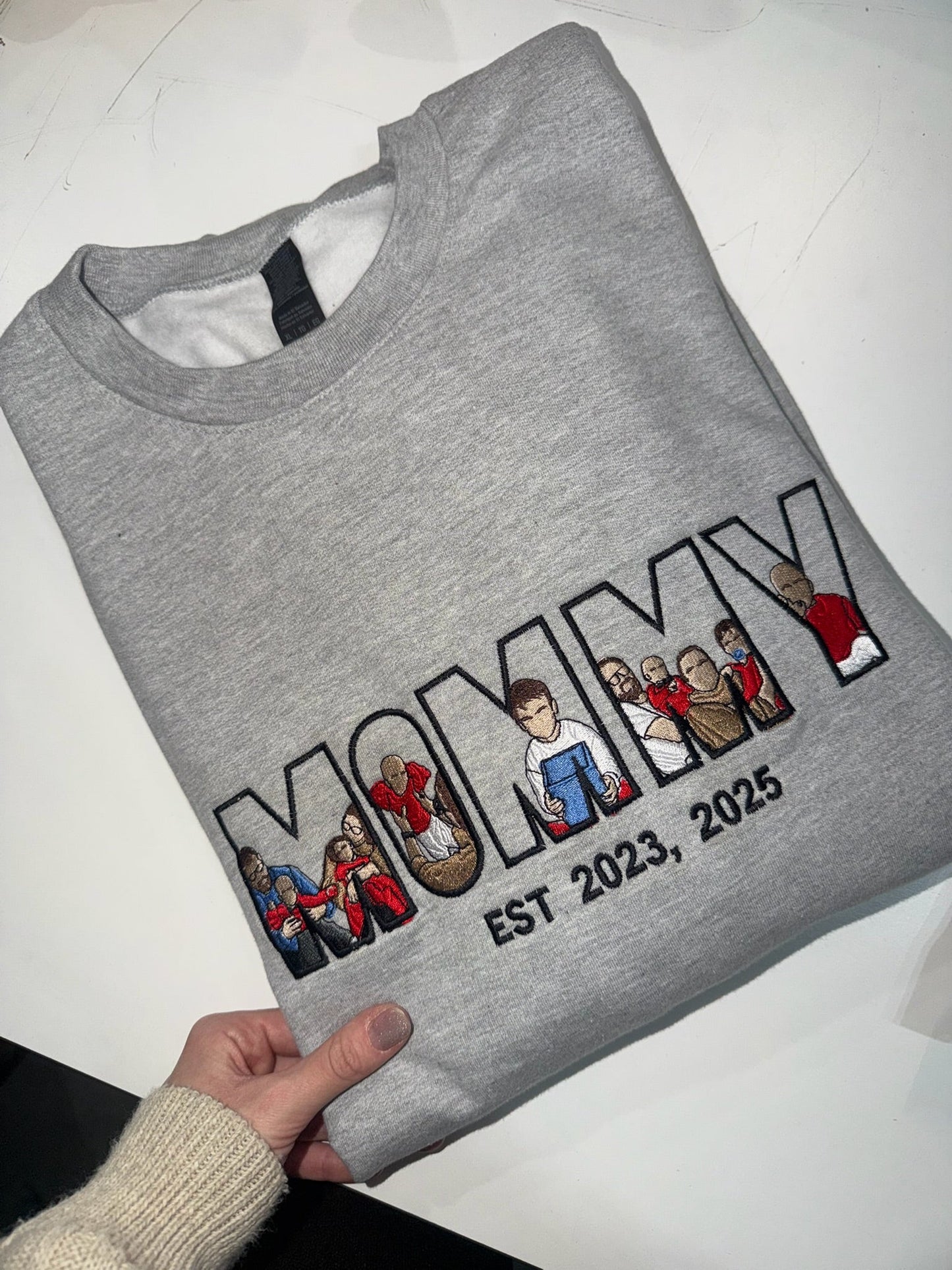 MOMMY lettering photo embroidery